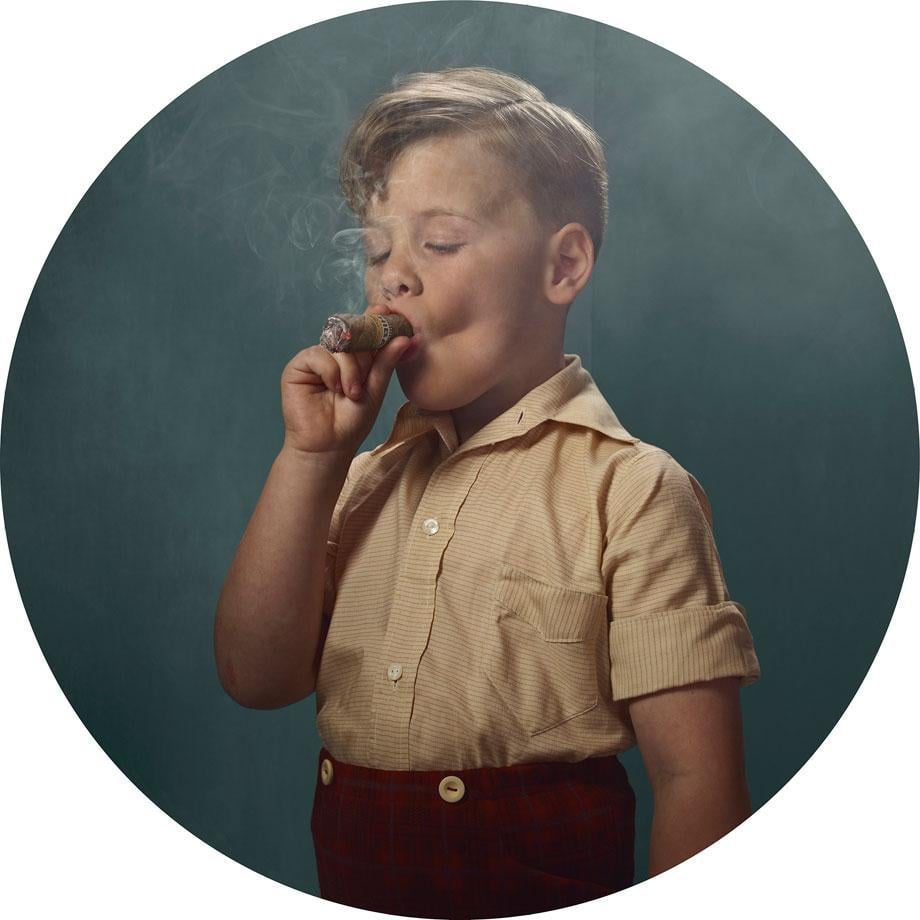 Smoking Kids, la serie di Frieke Janssens | Collater.al