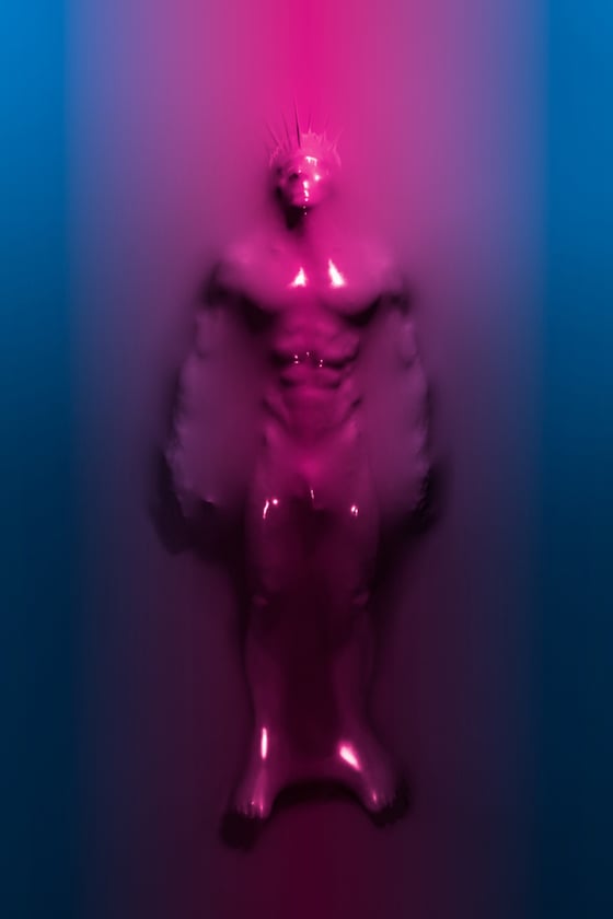 Julien Palast - SkinDeep - Corpi intrappolati nella plastica Julien Palast - SkinDeep - Corpi intrappolati nella plastica