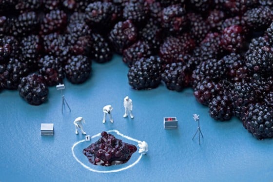 Christopher Boffoli - Big Appetites - Persone in miniatura in un mondo di cibi giganti