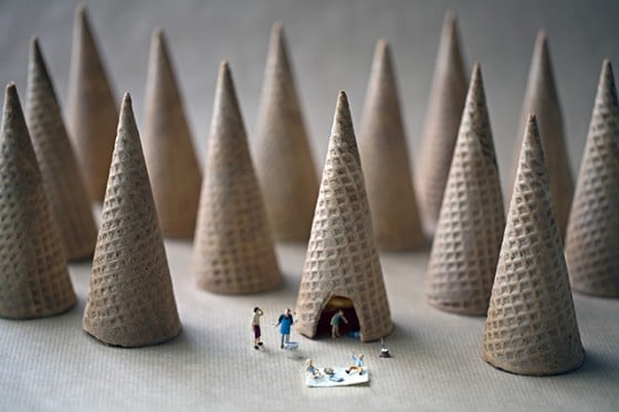 Christopher Boffoli - Big Appetites - Persone in miniatura in un mondo di cibi giganti
