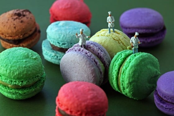 Christopher Boffoli - Big Appetites - Persone in miniatura in un mondo di cibi giganti