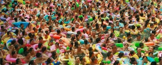 Chinese Swimming Pools - Piscine cinesi stracolme di persone