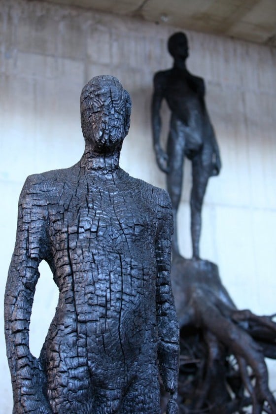 Aron Demetz - Sculture di legno e metallo e trasformazione della materia