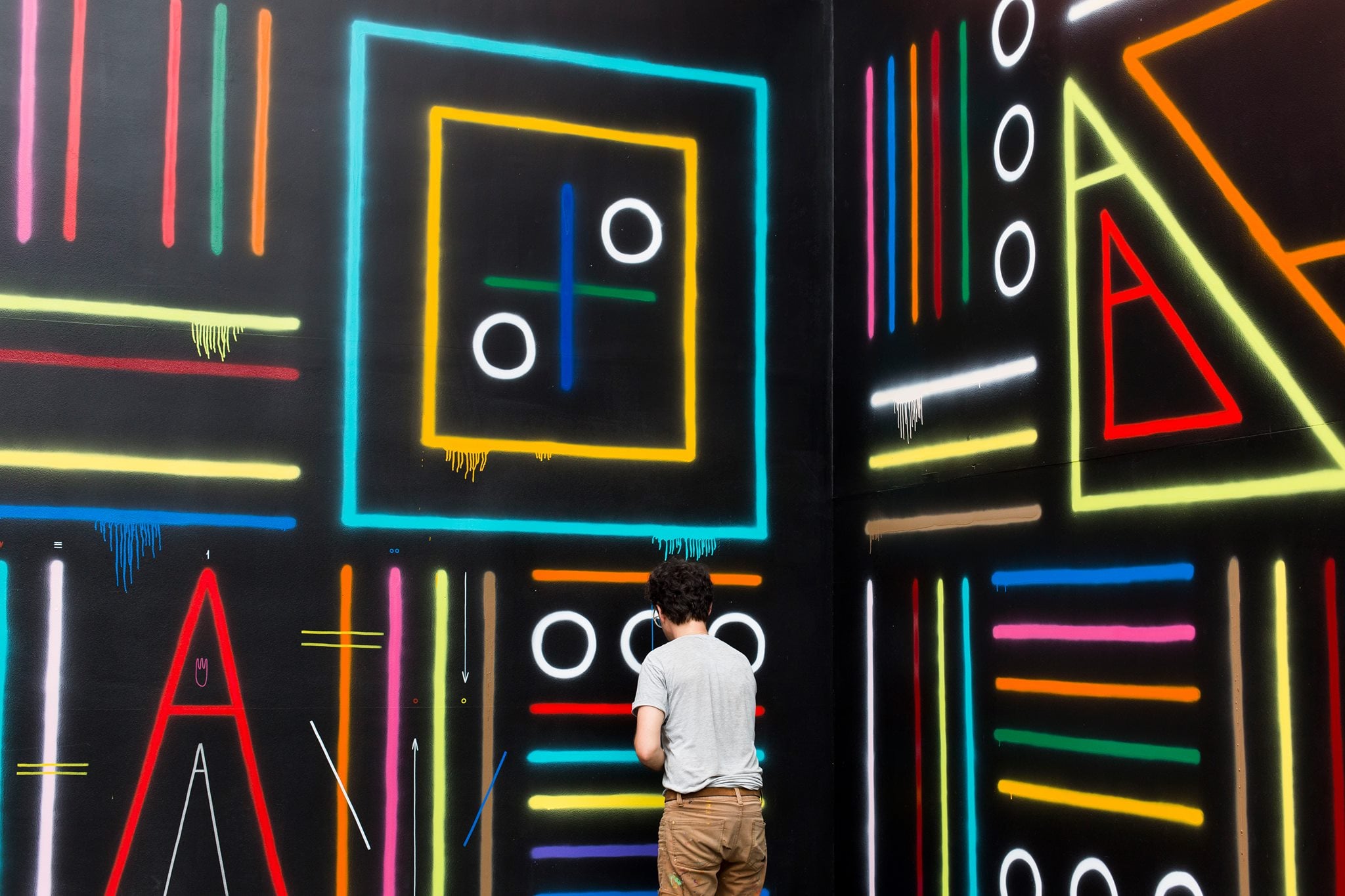 ANTES, DESPUES, AHORA, due graffiti per celebrare la mostra di Sixe Paredes | Collateral 9