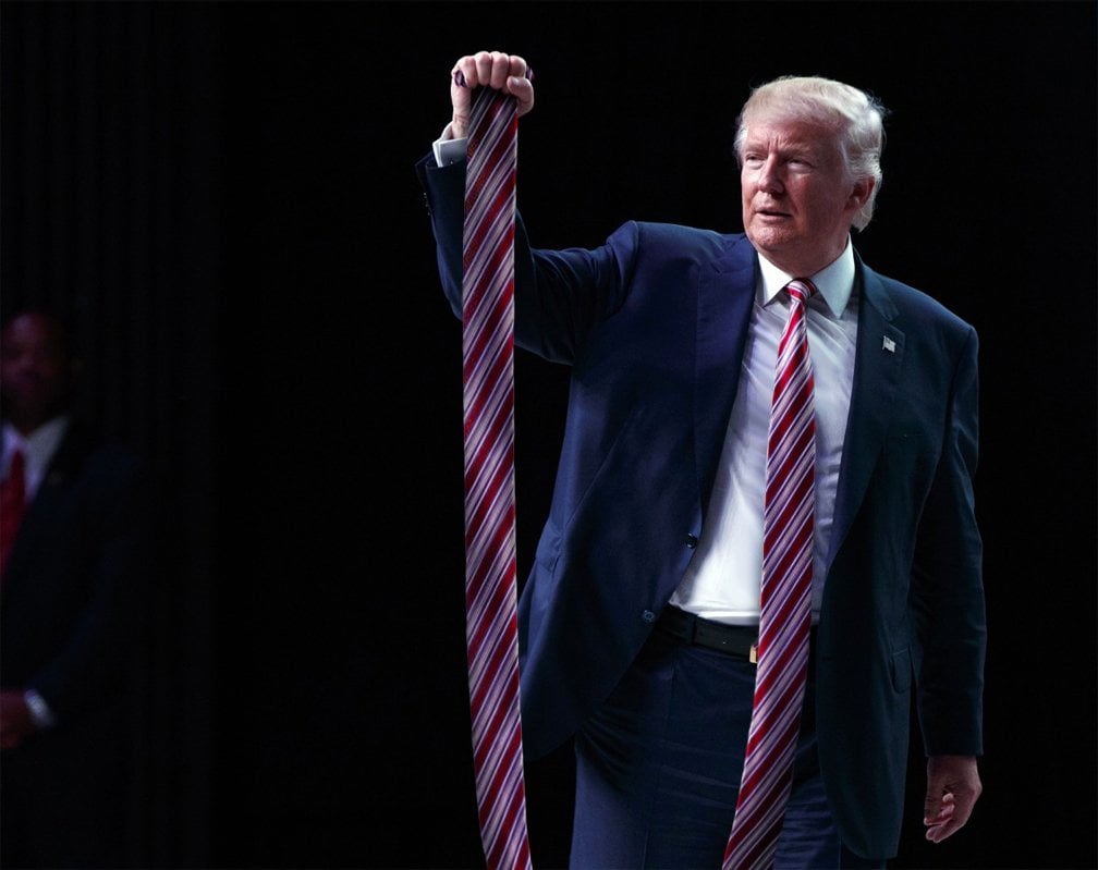 Trump’s Ties, le cravatte lunghe mezzo metro di Donald Trump | Collater.al 10