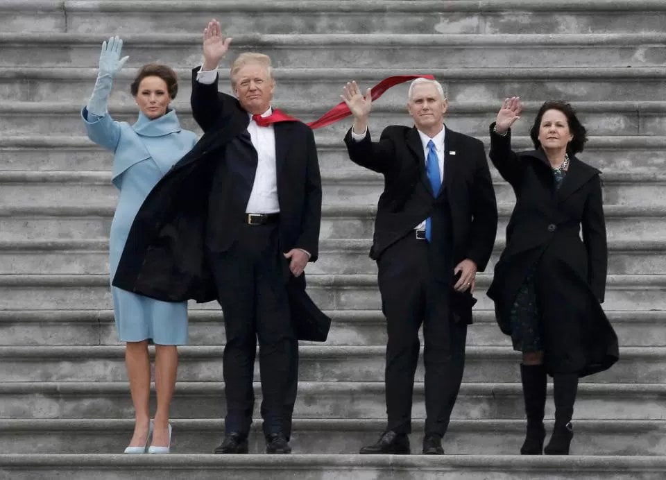 Trump’s Ties, le cravatte lunghe mezzo metro di Donald Trump | Collater.al 2