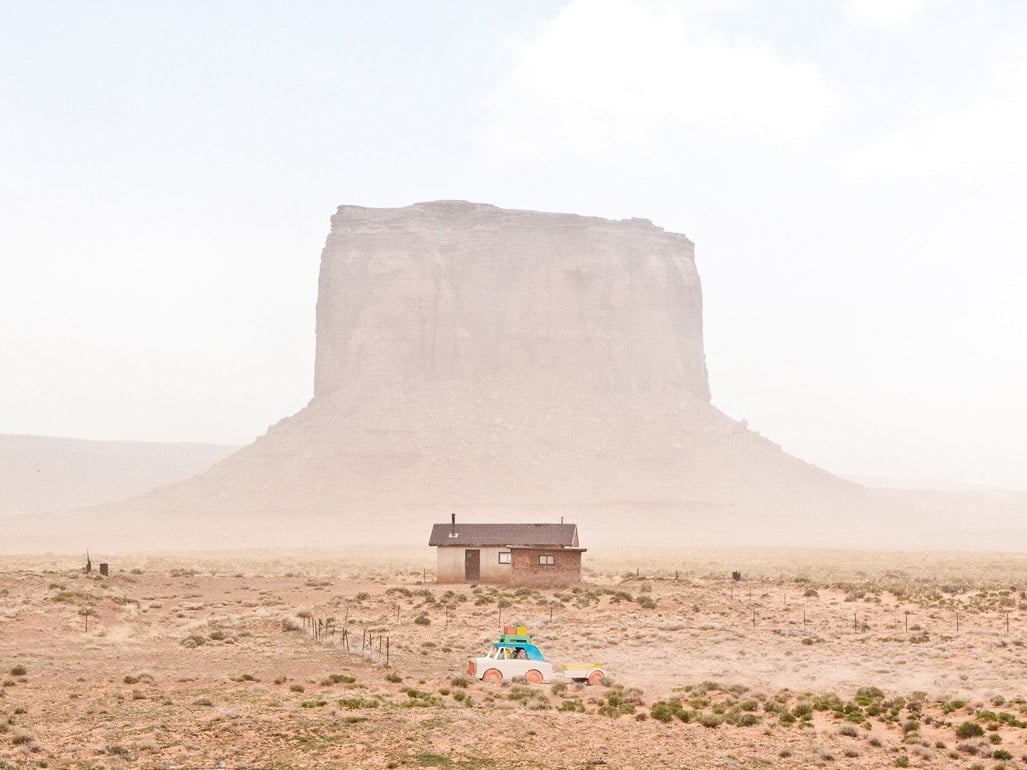 Nostalgies, i giocattoli extra large del fotografo Vincent Bousserez | Collater.al 4