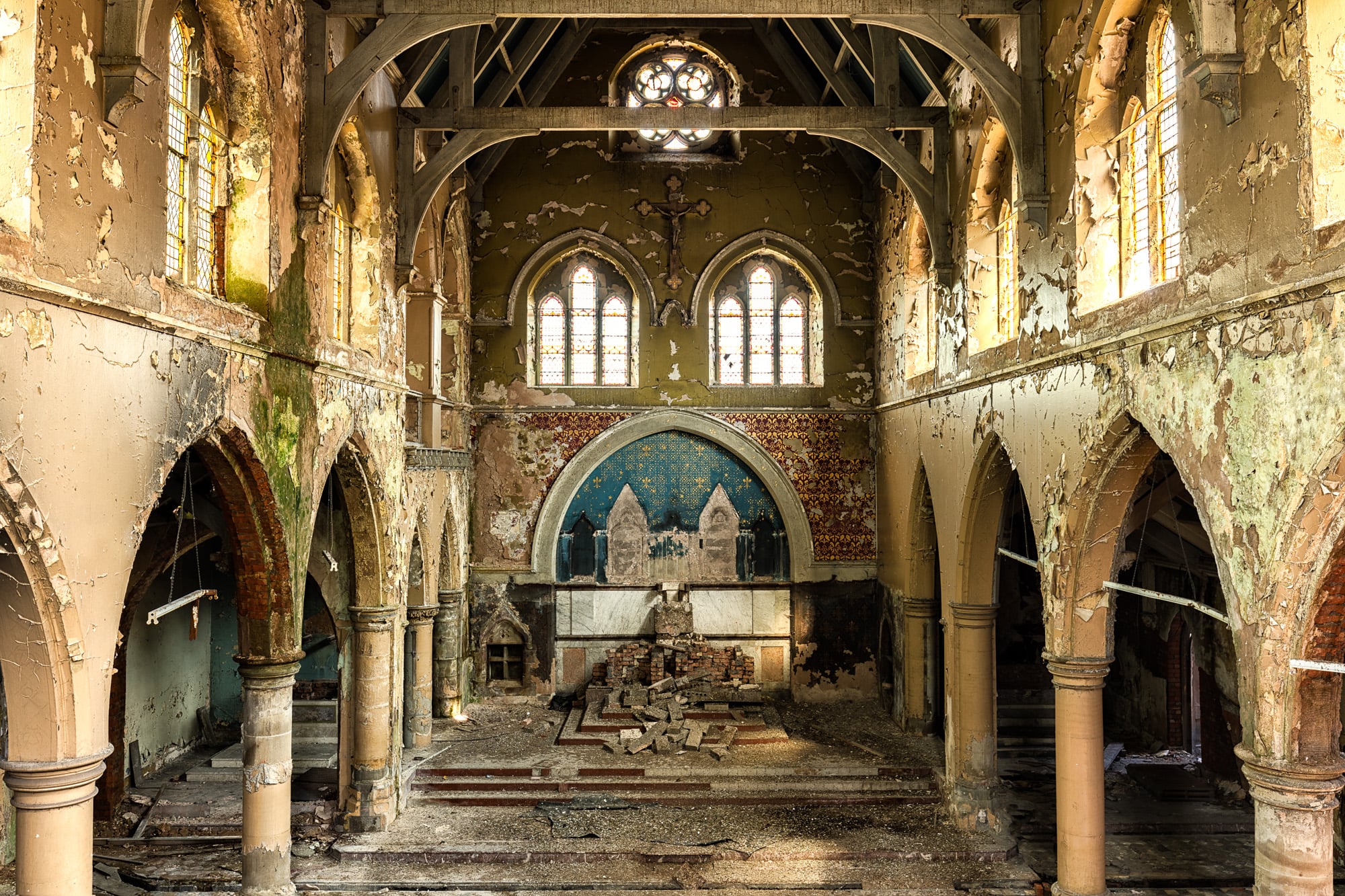 Domun Dei, le chiese abbandonate del fotografo James Kerwin | Collater.al 1