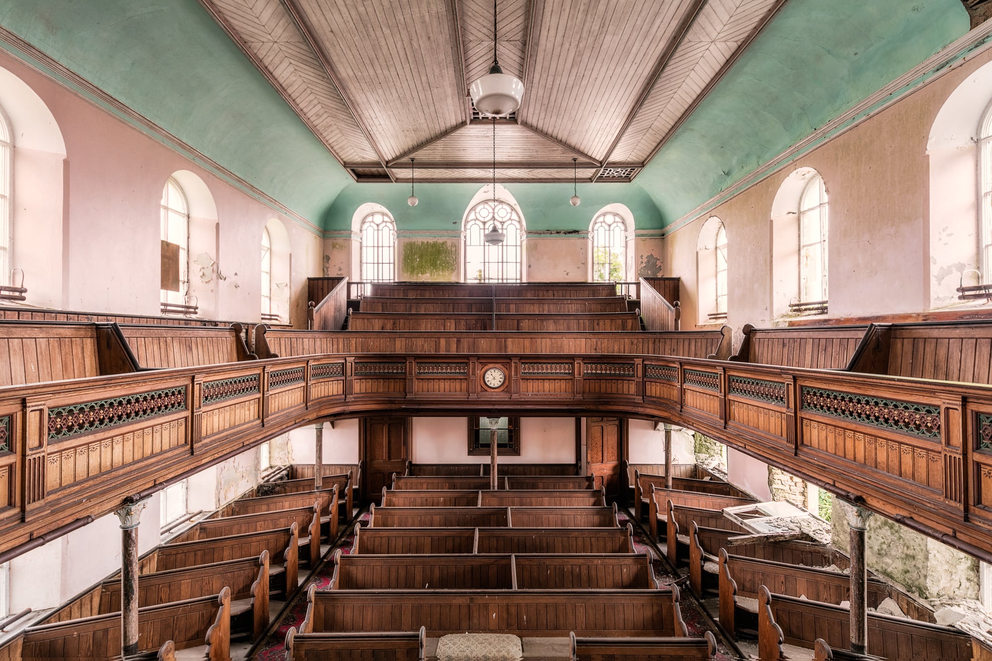 Domun Dei, le chiese abbandonate del fotografo James Kerwin | Collater.al 11
