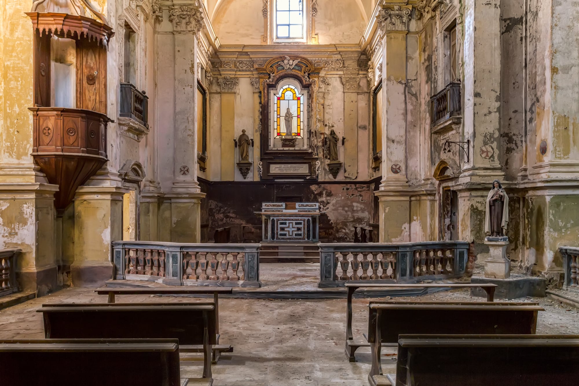 Domun Dei, le chiese abbandonate del fotografo James Kerwin | Collater.al 5