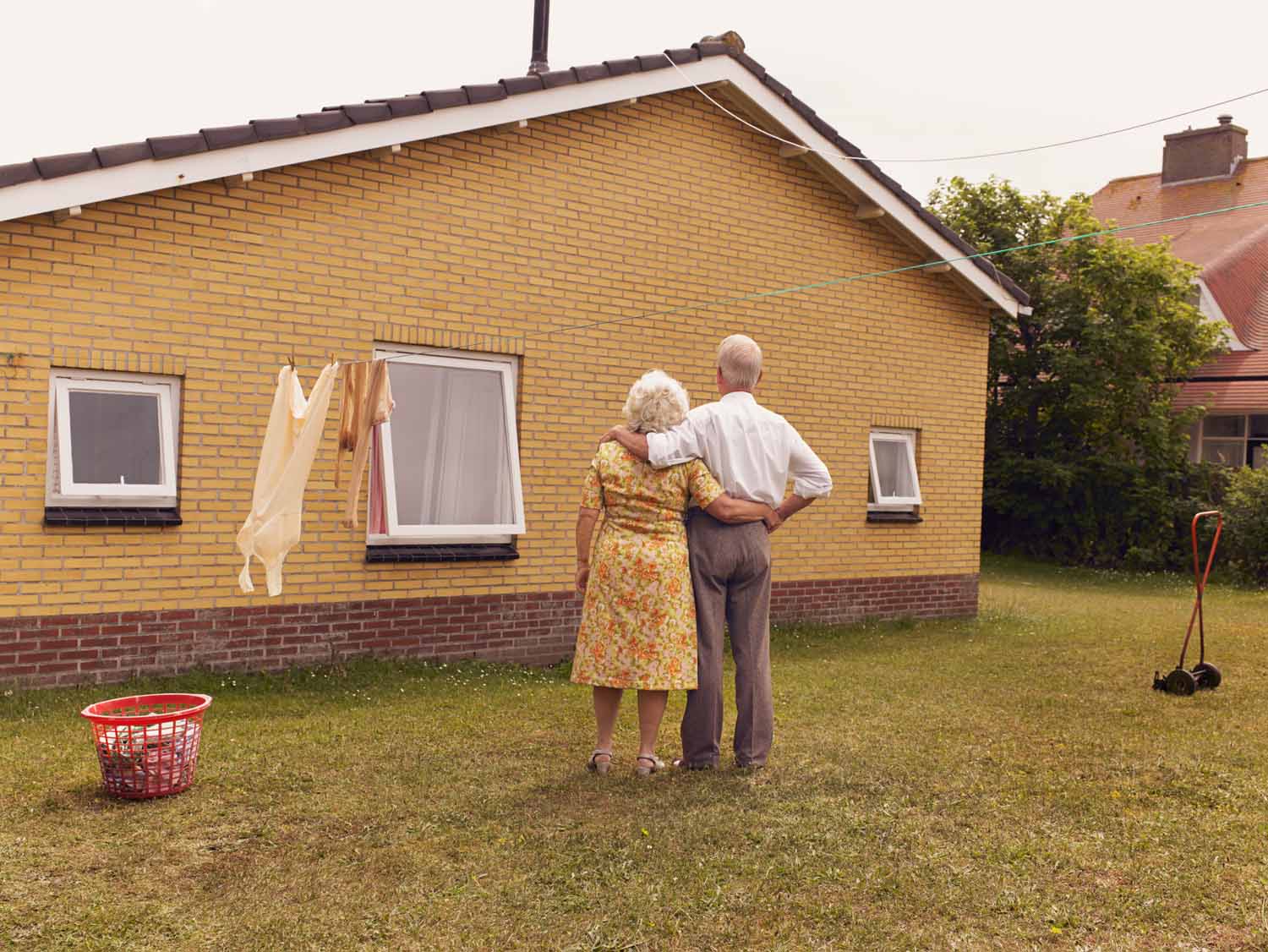 Everlasting, Annabel Oosteweeghel trasforma un bungalow disabitato in una storia anni ’60 | Collater.al 1
