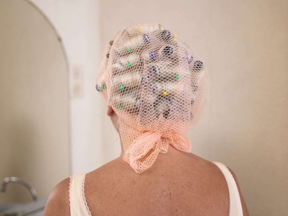 Everlasting, Annabel Oosteweeghel trasforma un bungalow disabitato in una storia anni ’60 | Collater.al 5