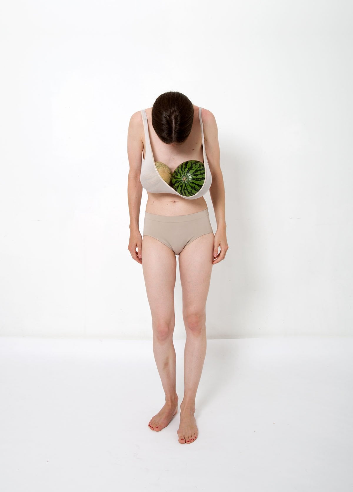 Reminiscence Of Being A Woman, l’insolita arte concettuale di Csilla Klenyánszki | Collater.al 5