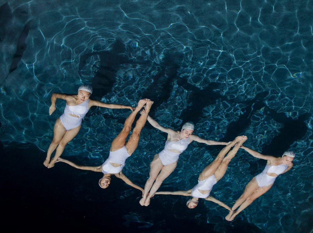 The Swimmers, le nuotatrici sincronizzate di Emma Hartvig | Collater.al 2
