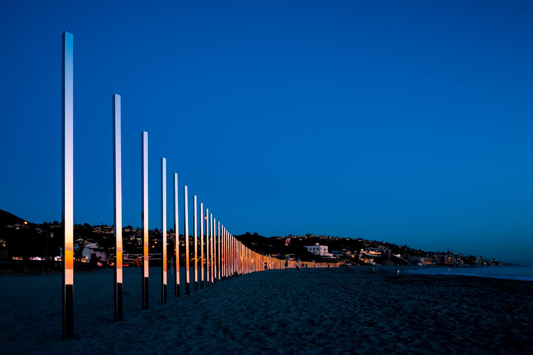 1:4 MILE ARC, l’installazione che riflette il mare di Phillip K Smith III | Collater.al 1