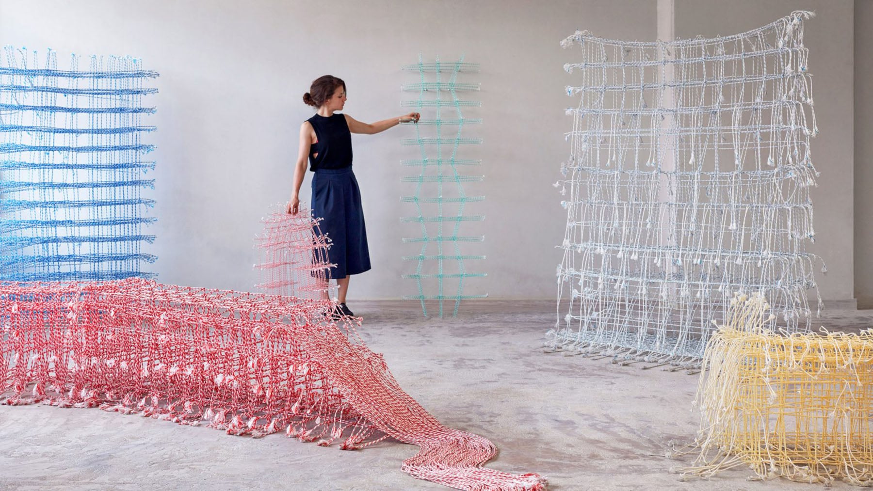 Standing Textiles, i tessuti solidi di Fransje Gimbere | Collater.al