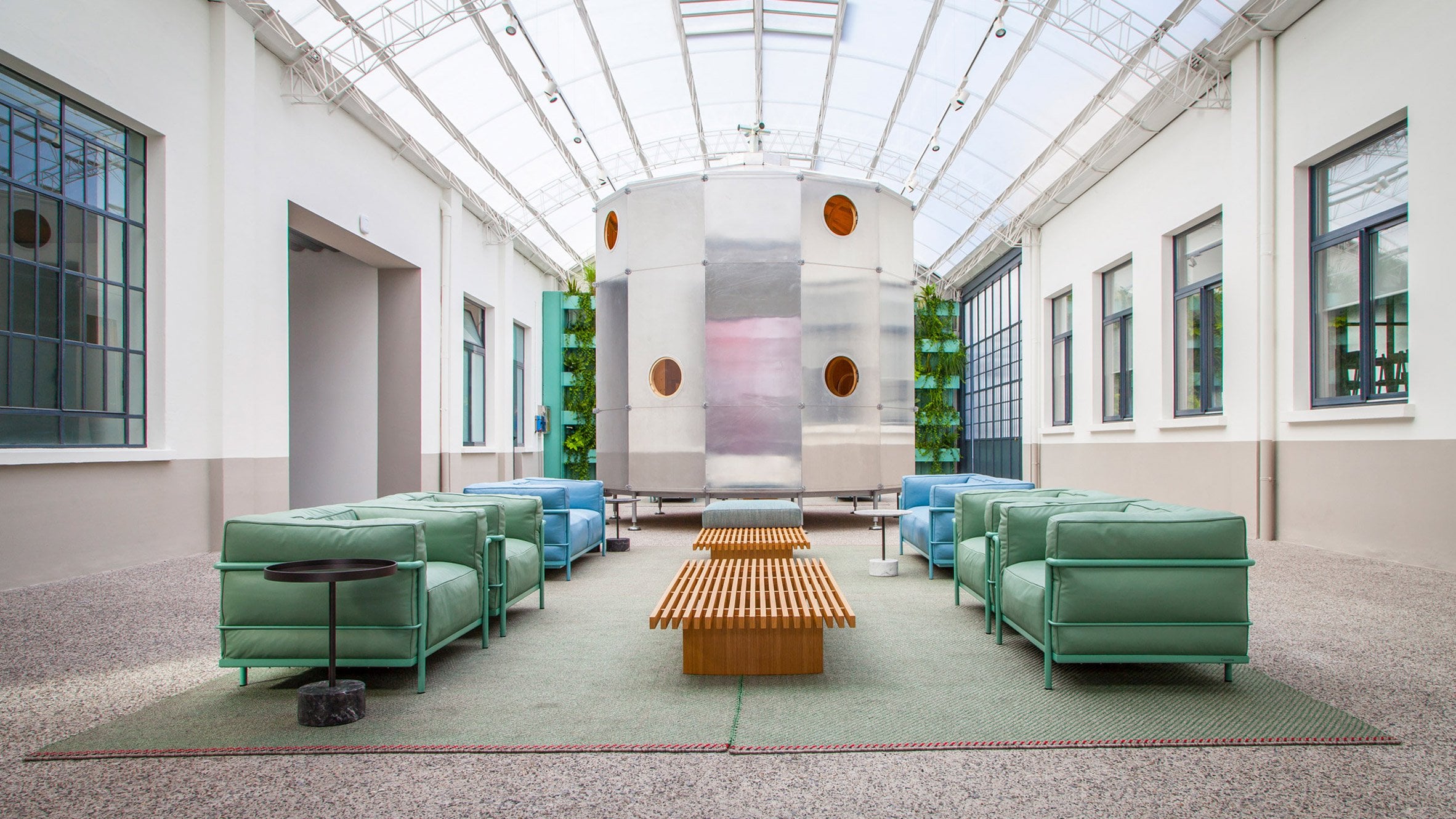 The Cafe Budapest, il locale ispirato ai film di Wes Anderson | Collater.al 11