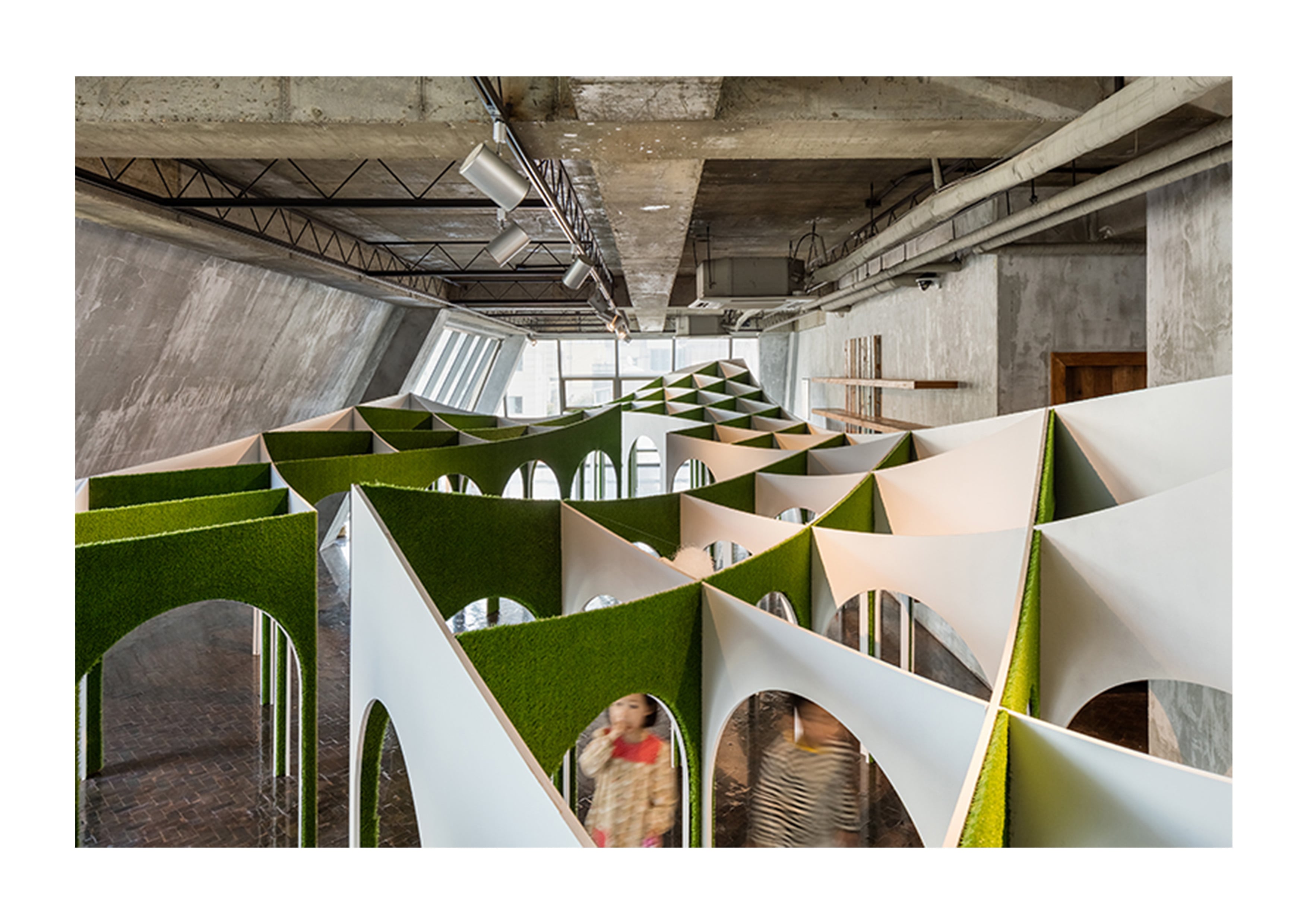 Arch Forest, il labirinto fiabesco di Plain Works e Critical Mass Lab | Collater.al 1
