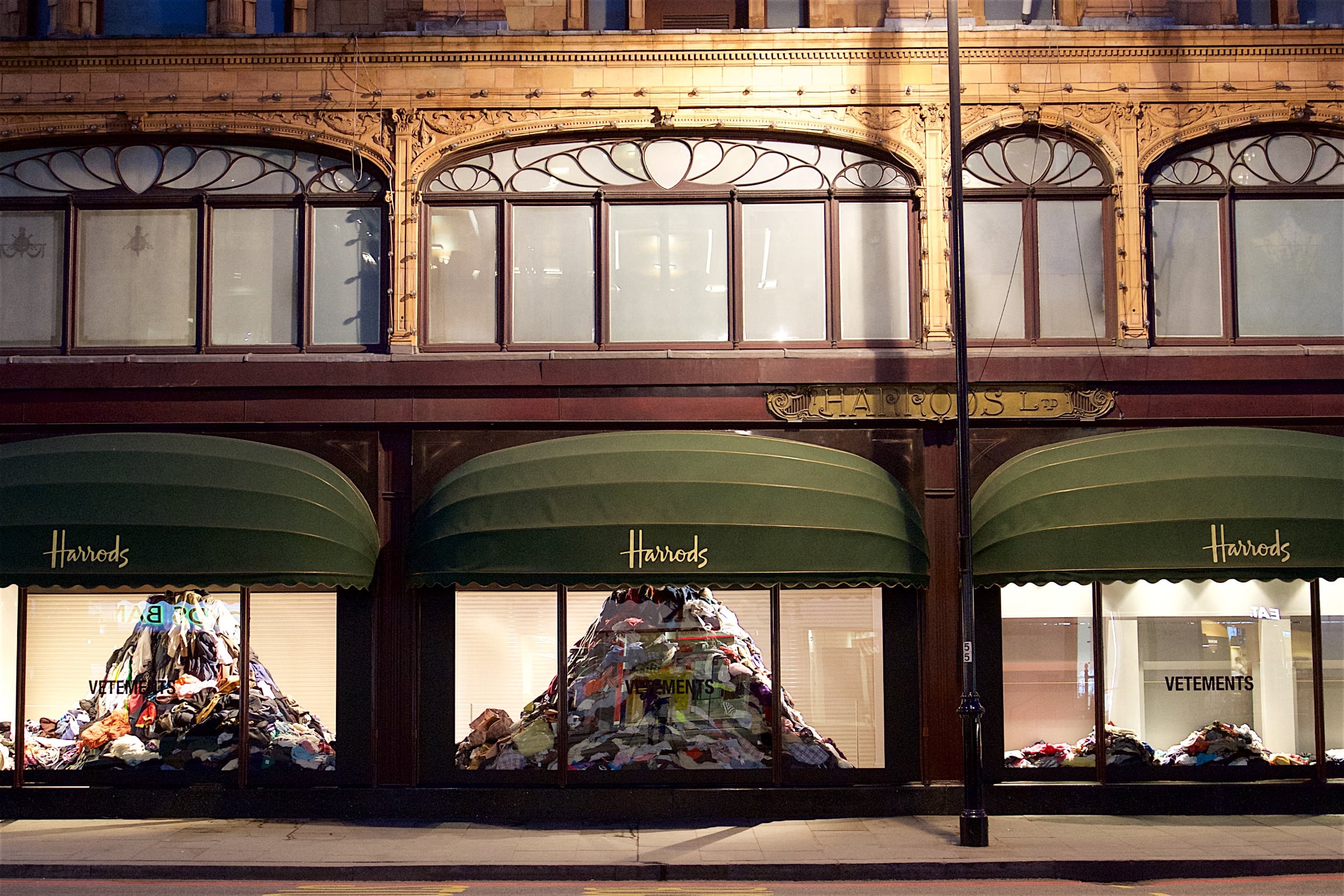 installazione di Vetements e Harrods contro la sovrapproduzione | Collater.al 3