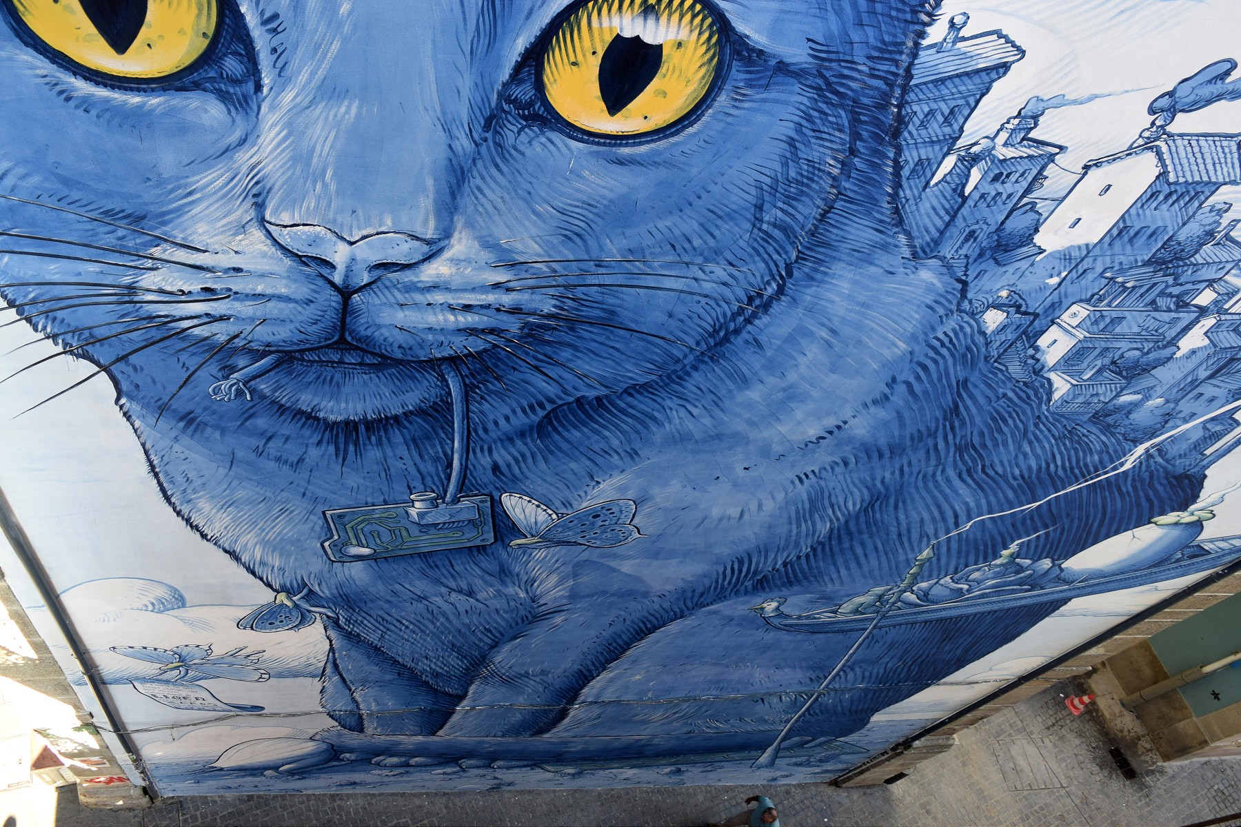 Perspentico, il grande gatto blu dello street artist Liqen | Collater.al 7