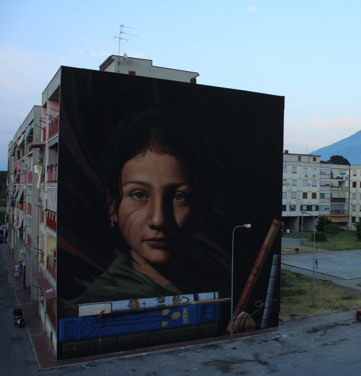 La Street Art colora la periferia di Napoli con il Parco dei Murales | Collater.al Jorit