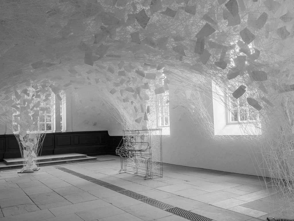 Beyond Time l’ultima installazione di Chiharu Shiota | Collater.al