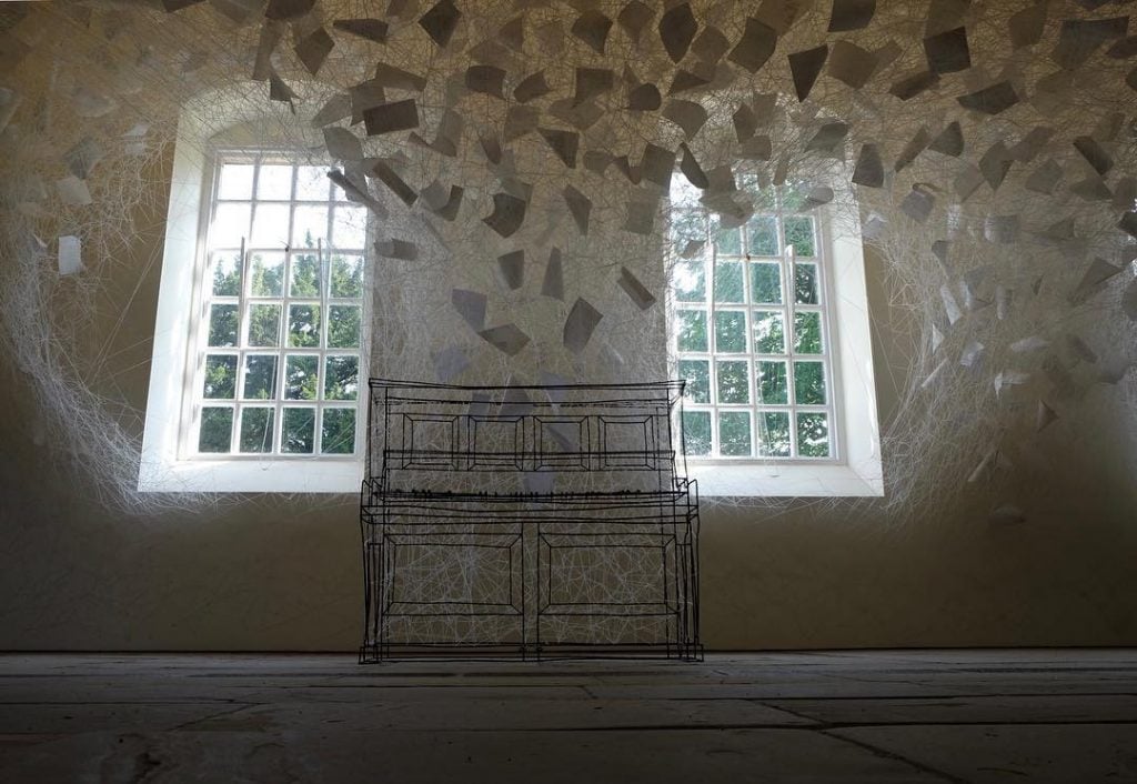 Beyond Time l’ultima installazione di Chiharu Shiota | Collater.al