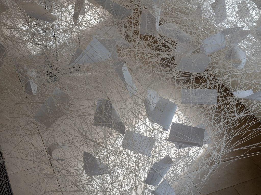 Beyond Time l’ultima installazione di Chiharu Shiota | Collater.al