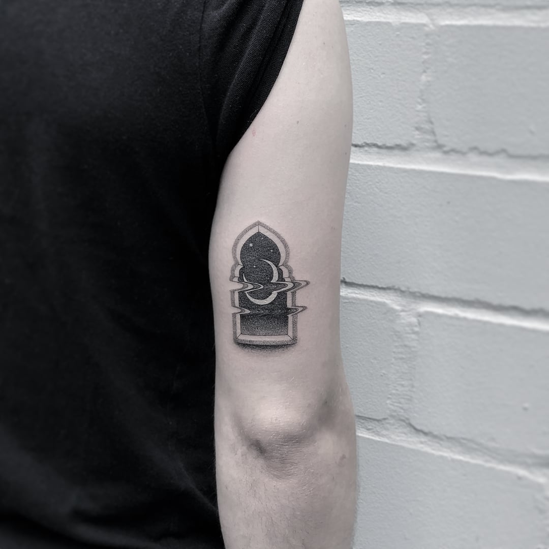 Lena Lu realizza dei poetici tatuaggi monocromatici | Collater.al 7