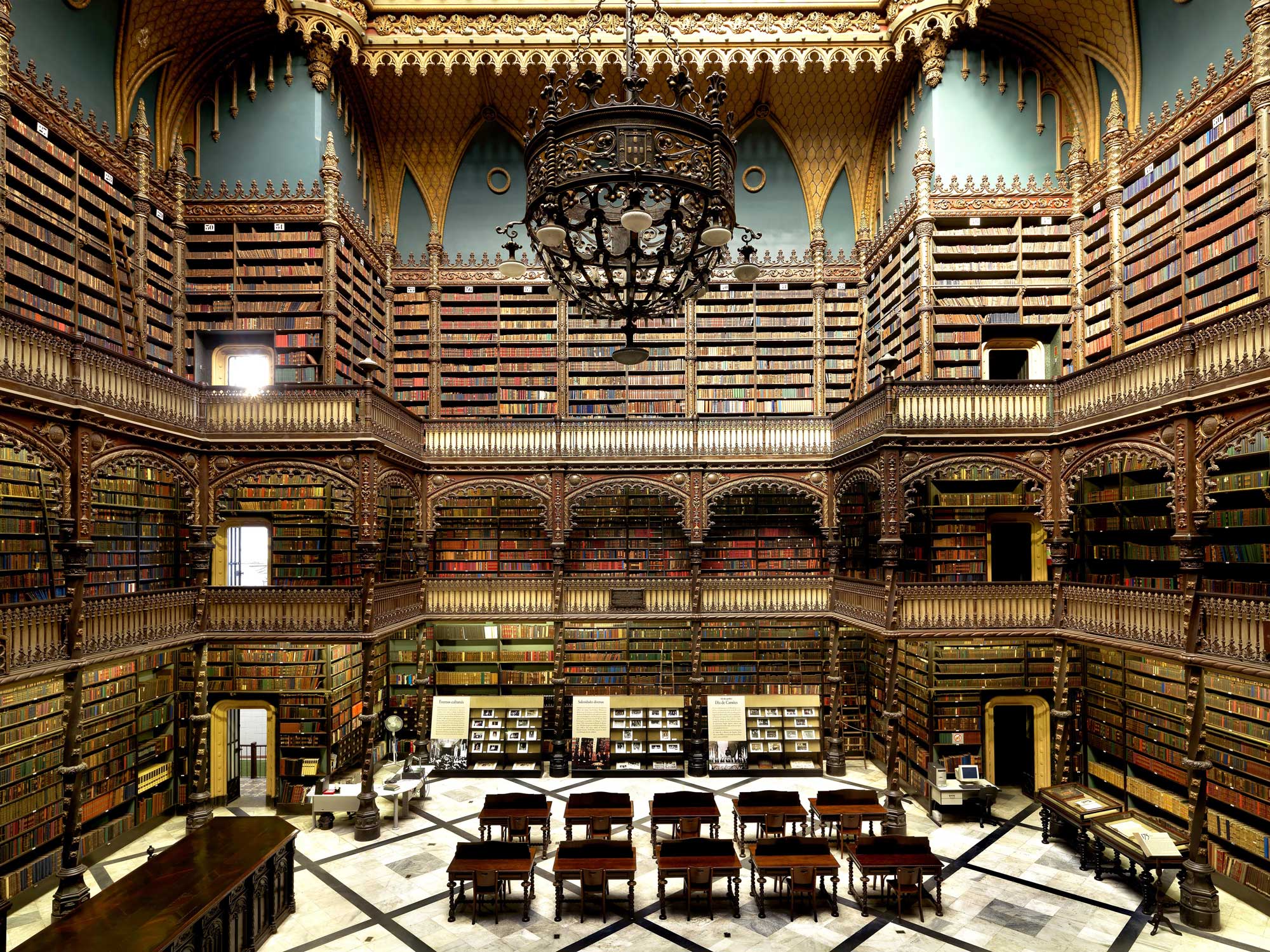 Massimo Listri documenta le biblioteche più belle del mondo | Collater.al 10