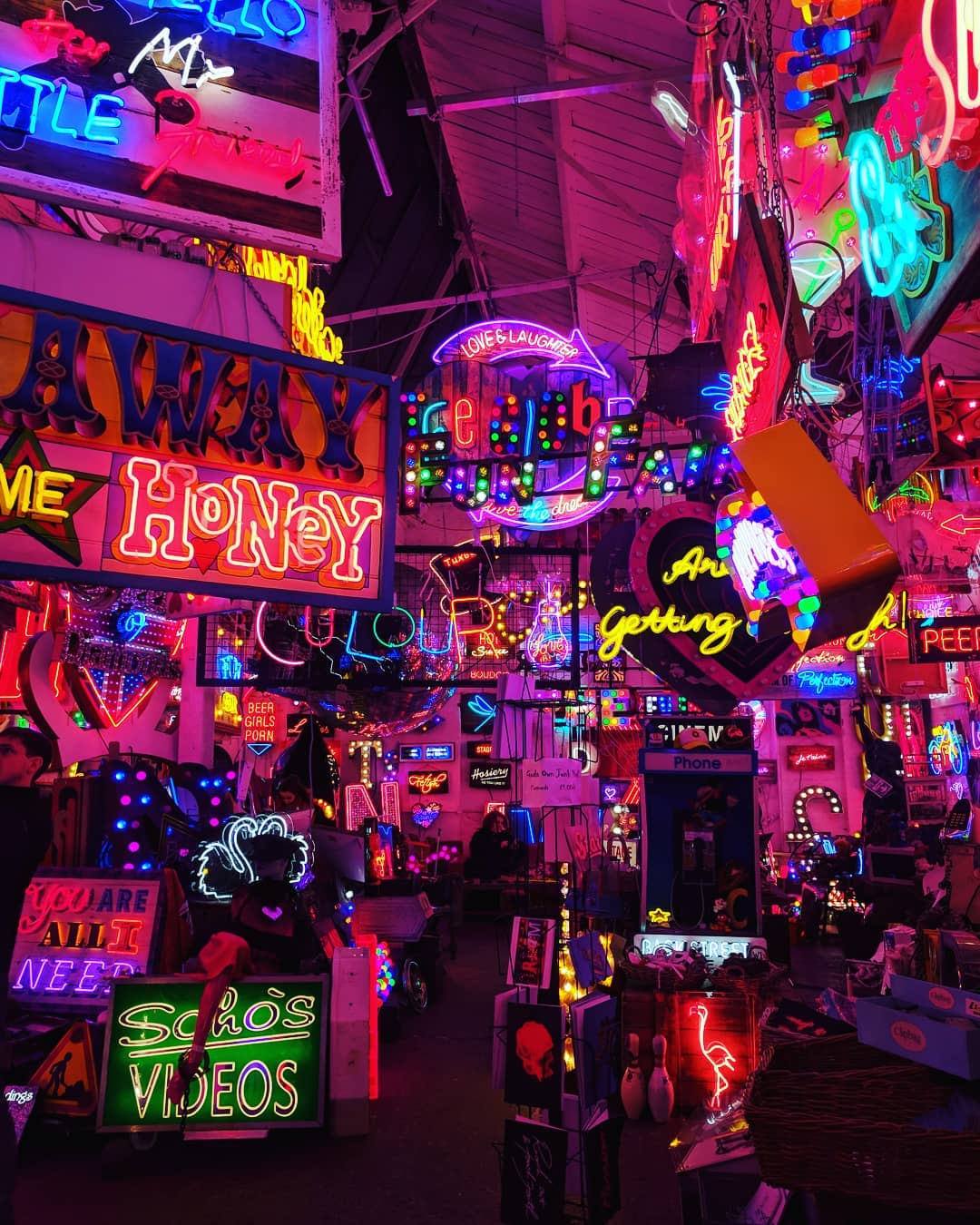 Gods Own Junkyard | Collater.al