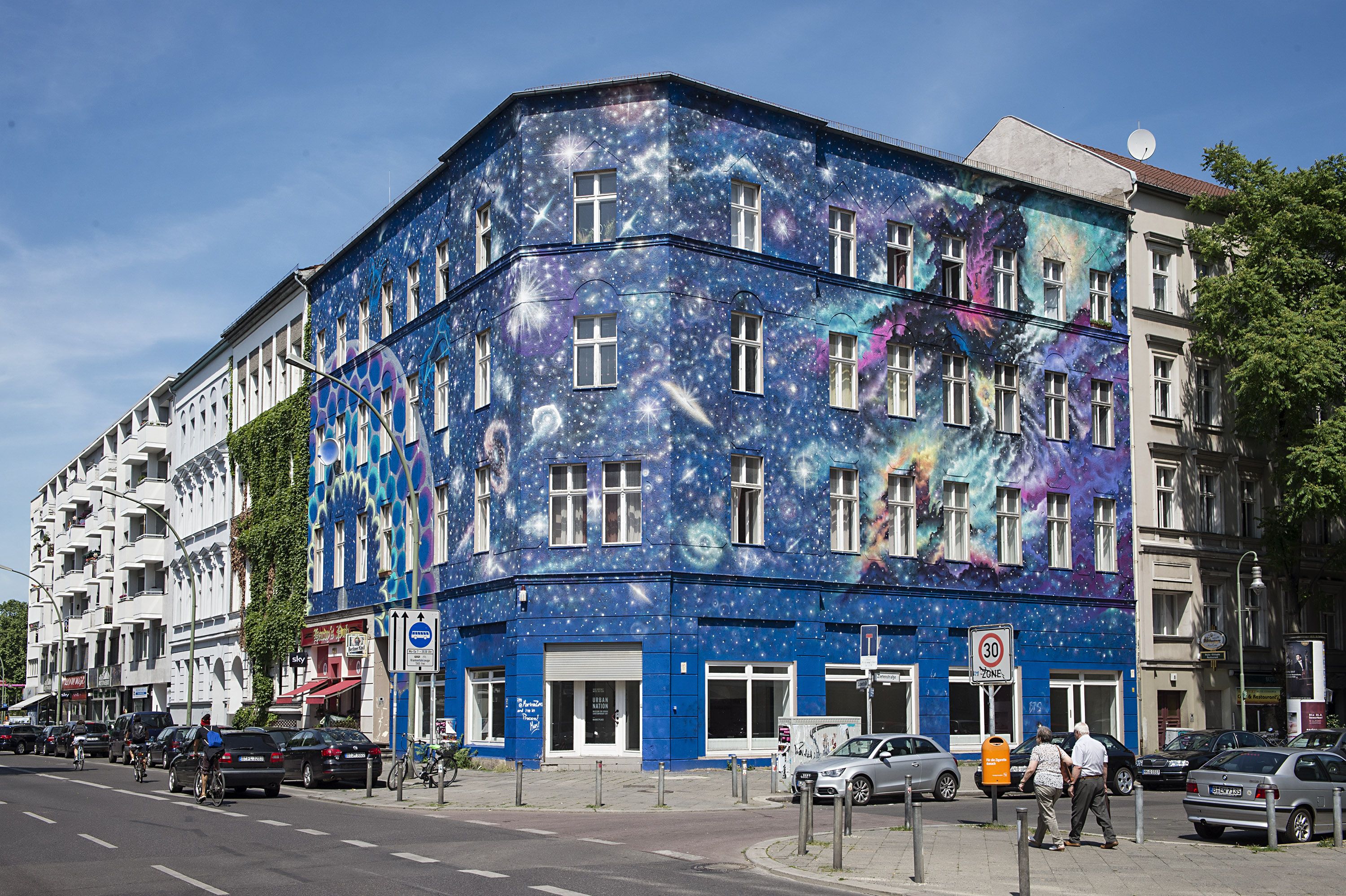 I murales di Marina Zumi sono sogni ad occhi aperti | Collater.al 1