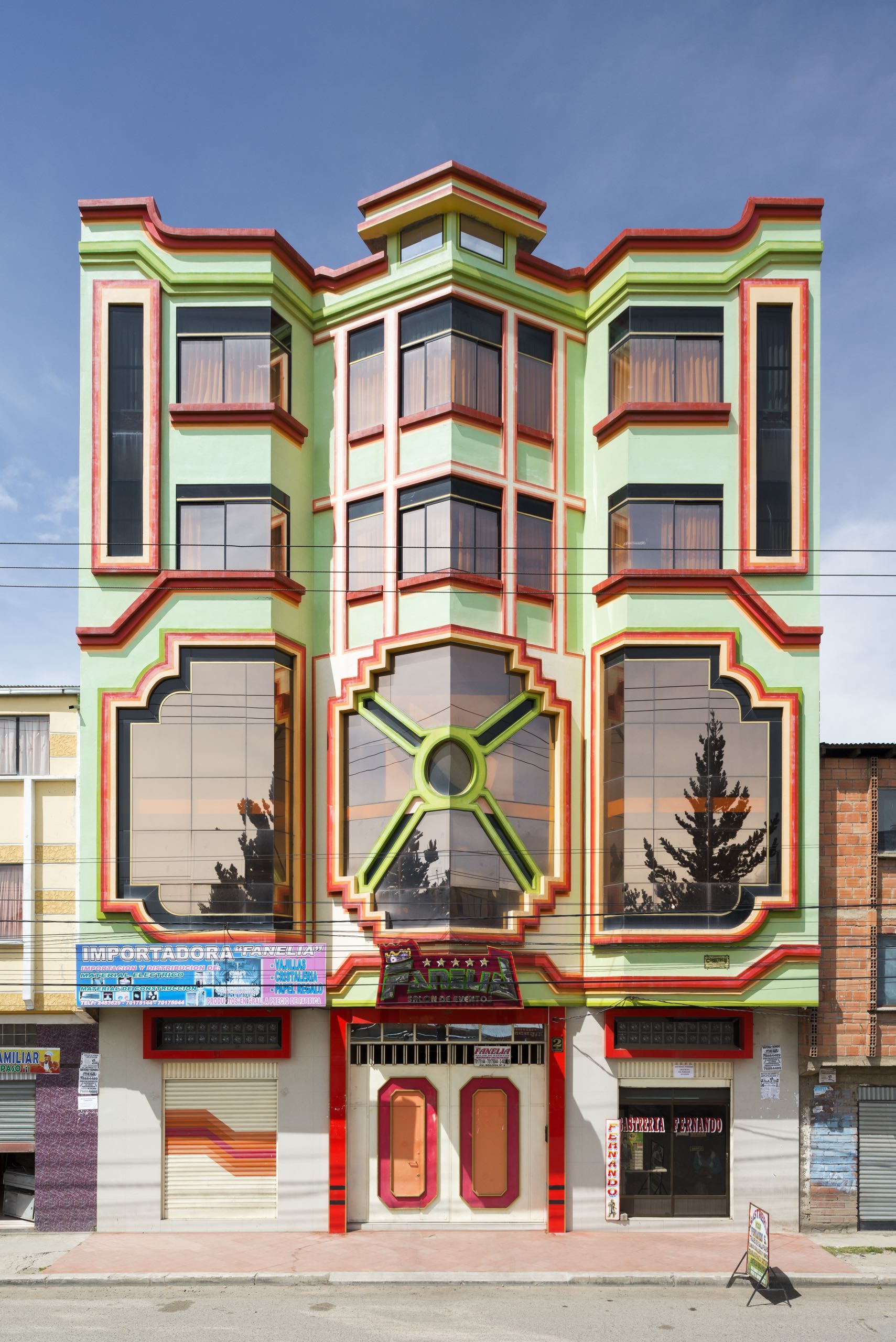 Le architetture di Freddy Mamani sembrano giocattoli | Collater.al