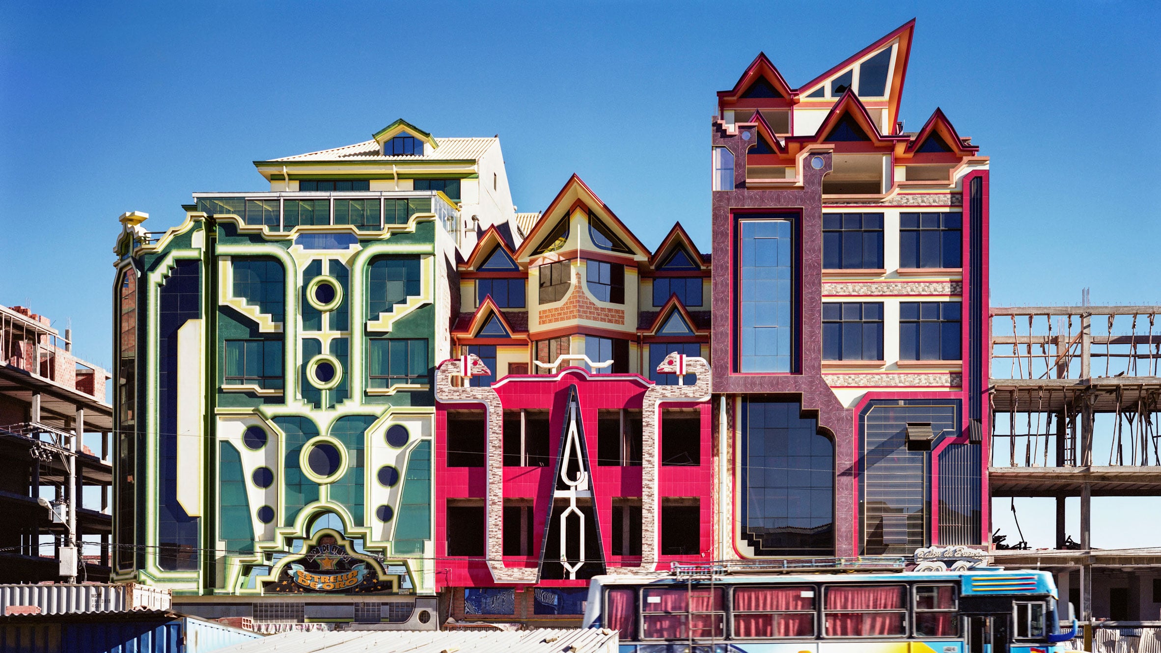 Le architetture di Freddy Mamani sembrano giocattoli | Collater.al