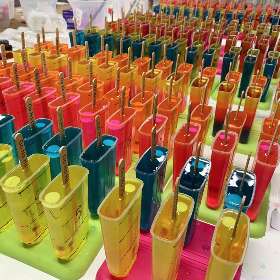 Miss Bugs plasma dei ghiaccioli che nascondo medicinali | Collater.al