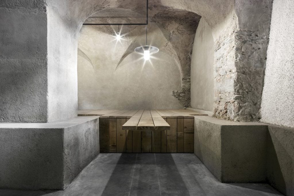 Sotto le montagne tirolesi prende nuova vita un’antica cantina | Collater.al
