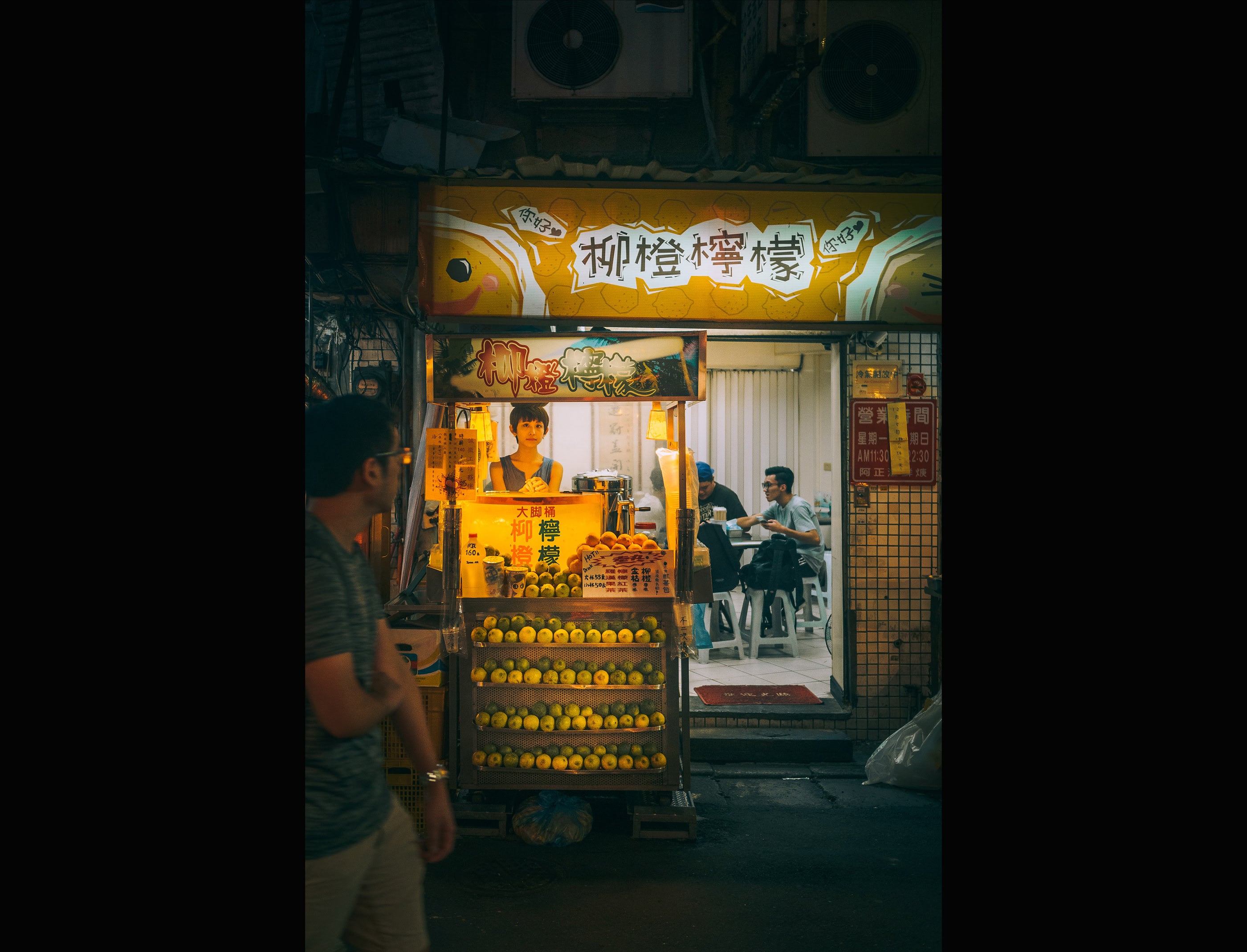 Nightwalk, il progetto fotografico di Przemek Krawczykowski | Collater.al