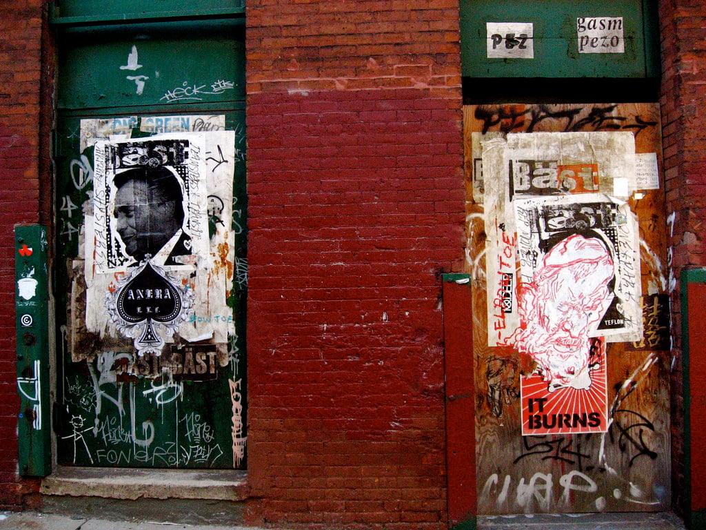 I lavori di Elbow Toe, tra street art e pittura | Collater.al