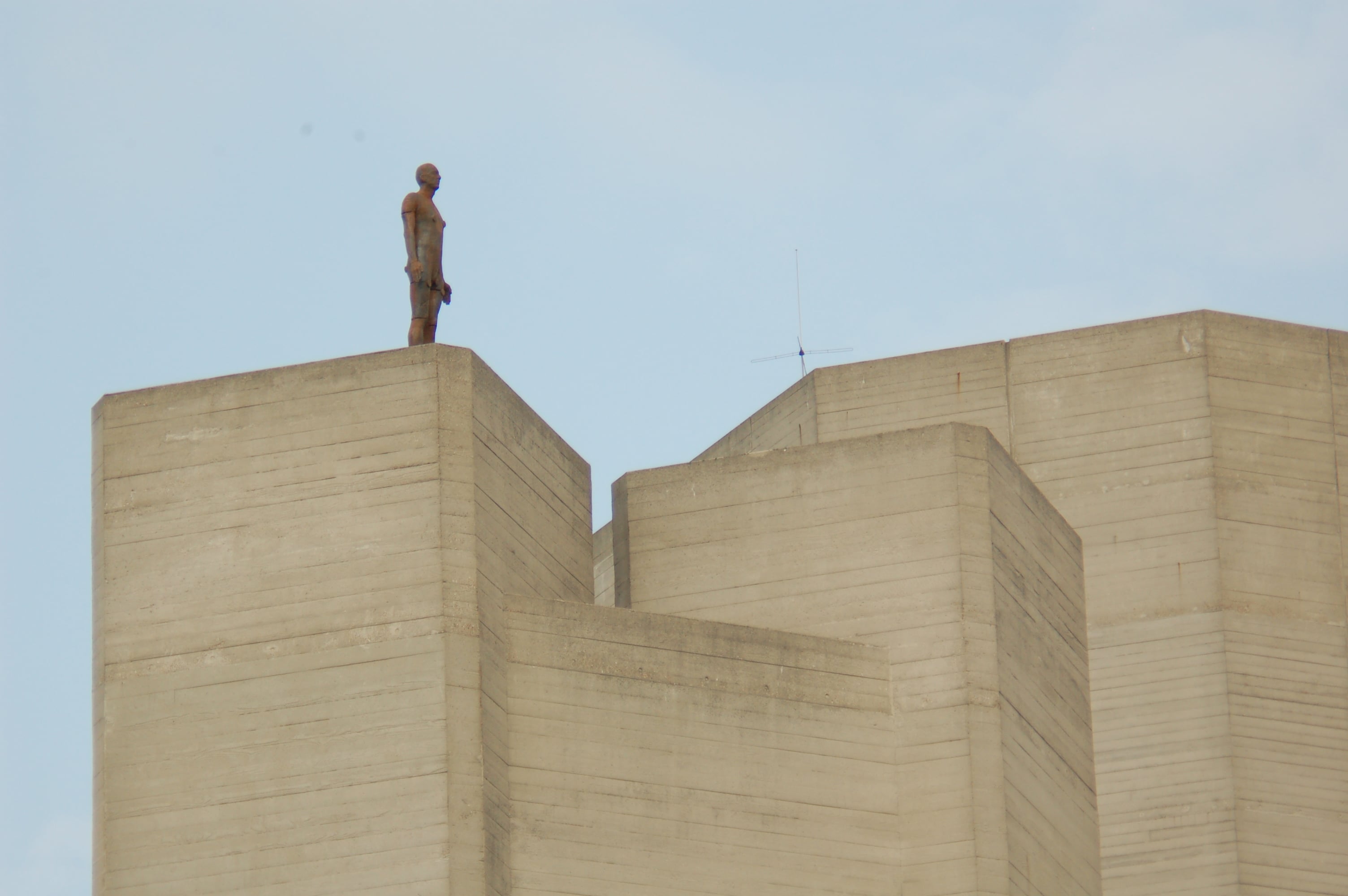 Le sculture antropomorfe di Antony Gormley | Collater.al