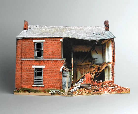 Ofra Lapid - Broken Houses - Modelli in scala di edifici in rovina