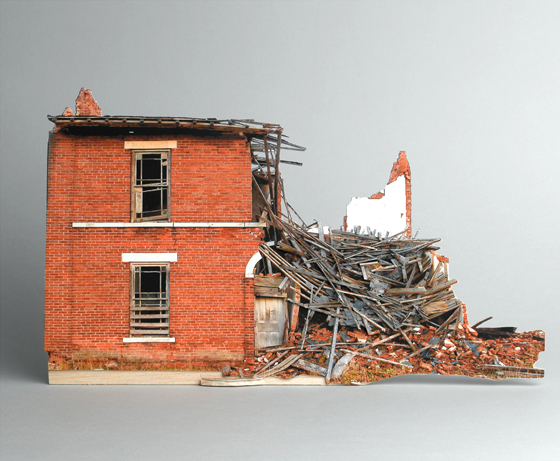 Ofra Lapid - Broken Houses - Modelli in scala di edifici in rovina