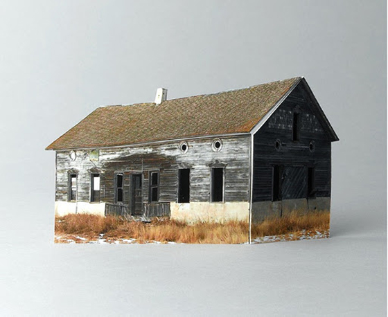 Ofra Lapid - Broken Houses - Modelli in scala di edifici in rovina