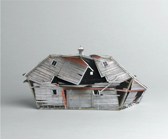 Ofra Lapid - Broken Houses - Modelli in scala di edifici in rovina