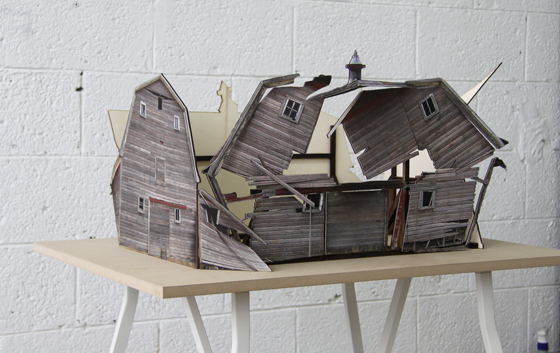 Ofra Lapid - Broken Houses - Modelli in scala di edifici in rovina