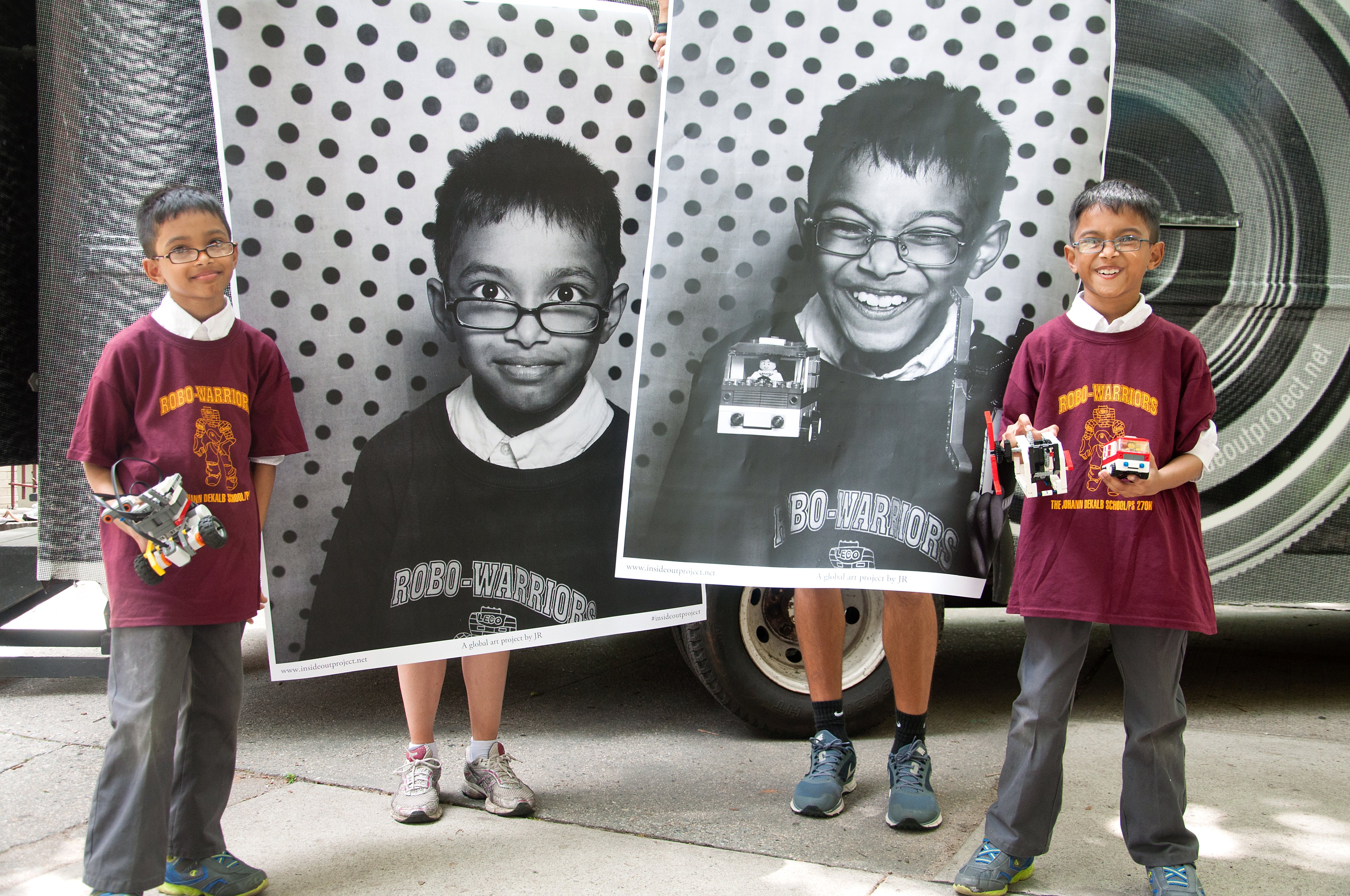 Inside Out Project, il progetto del fotografo JR | Collater.al