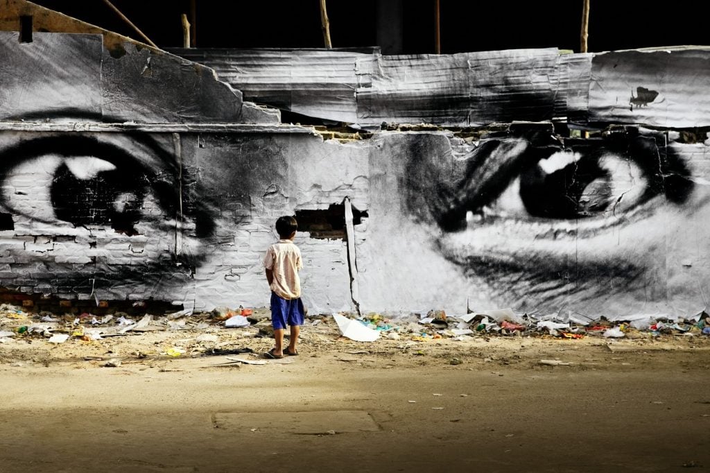 Inside Out Project, il progetto del fotografo JR | Collater.al