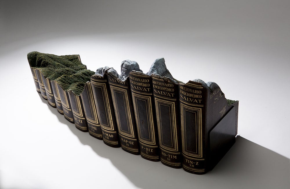 Book Sculptures, i libri trasformati in paesaggi da Guy Laramée | Collater.al