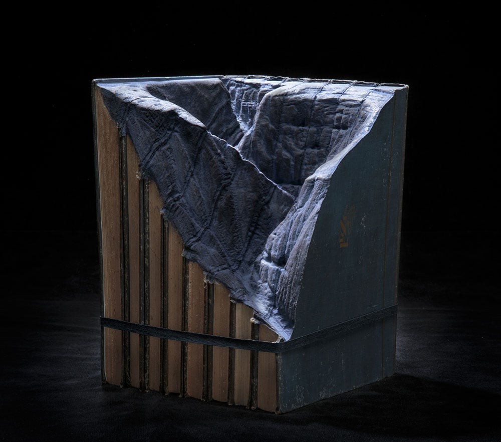 Book Sculptures, i libri trasformati in paesaggi da Guy Laramée | Collater.al
