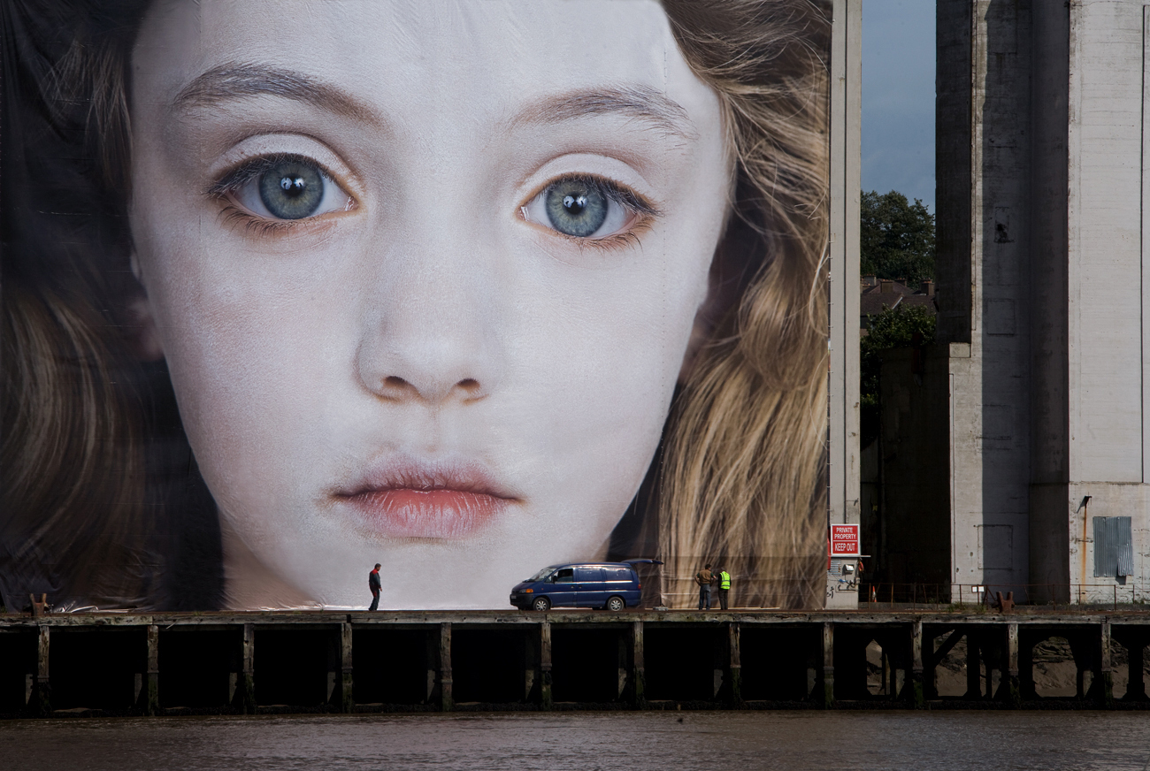 I bambini ritratti dal pittore Gottfried Helnwein | Collater.al
