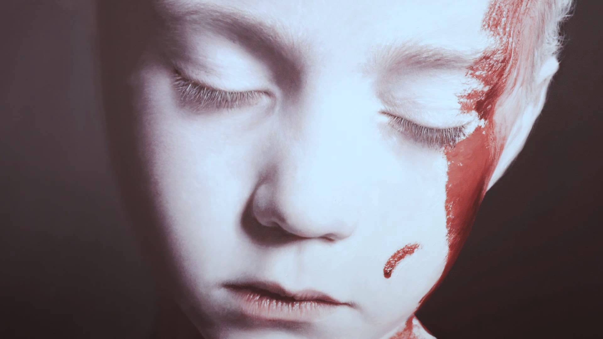 I bambini ritratti dal pittore Gottfried Helnwein | Collater.al